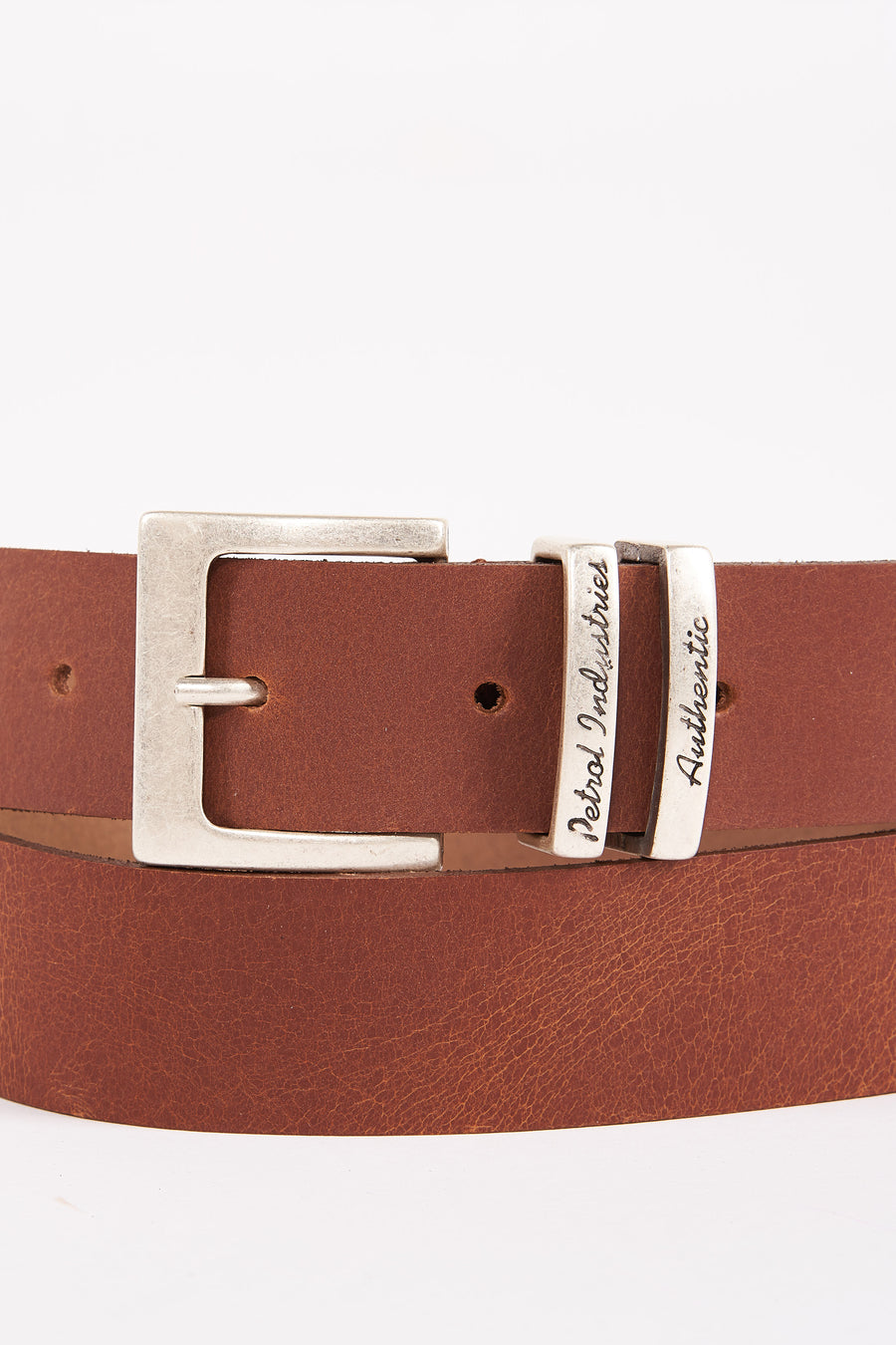 Bruine leren riem van Petrol Industries, met zilverkleurige metalen gesp en lussen.