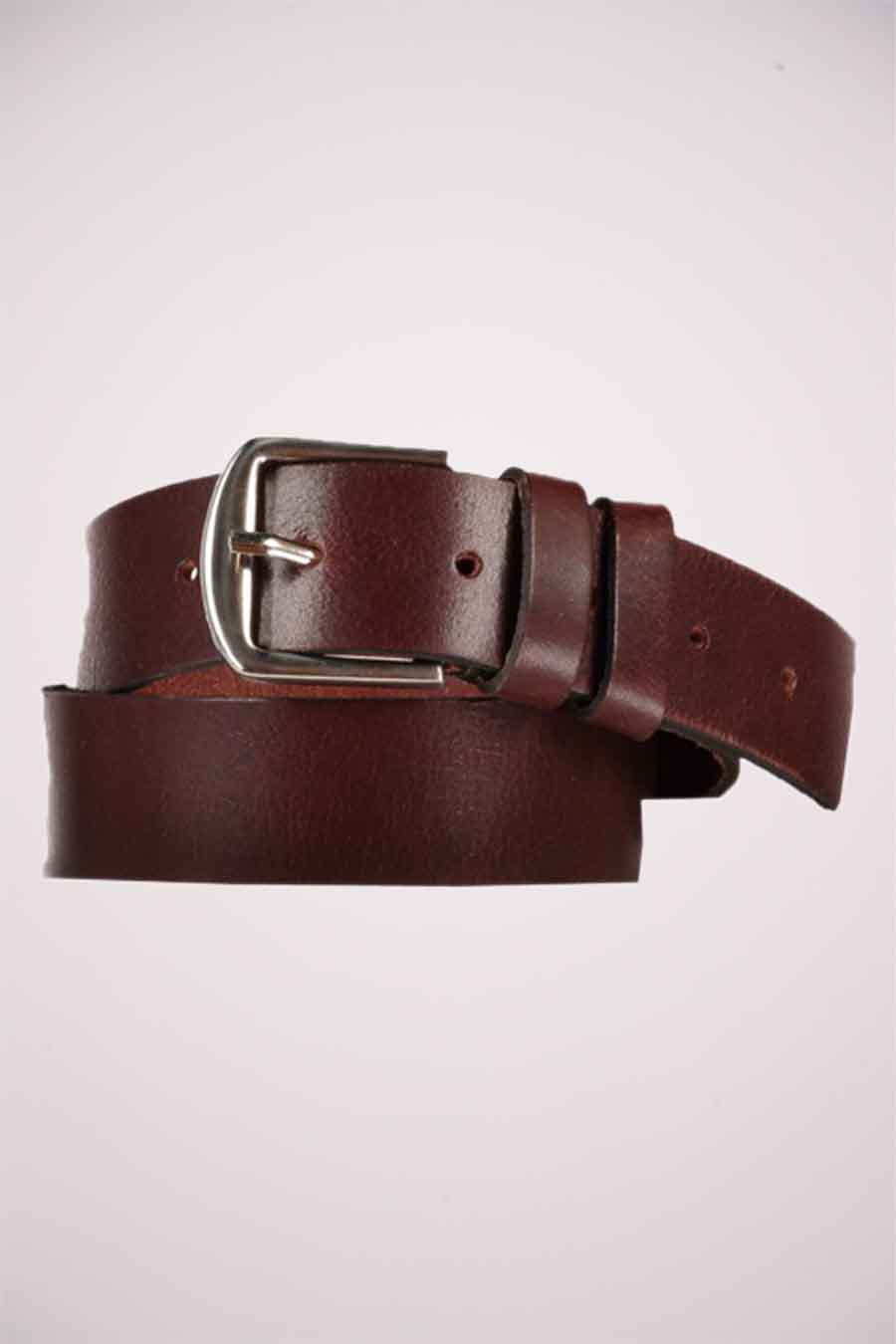 Ceinture marron en cuir de Petrol Industries, avec boucle en métal argenté et passant assorti.