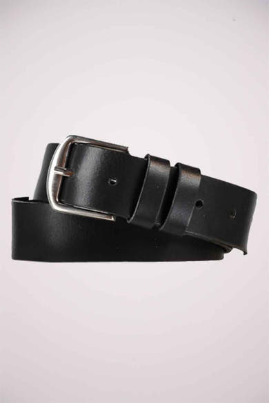 Ceinture noire en cuir de Petrol Industries, avec boucle argentée.