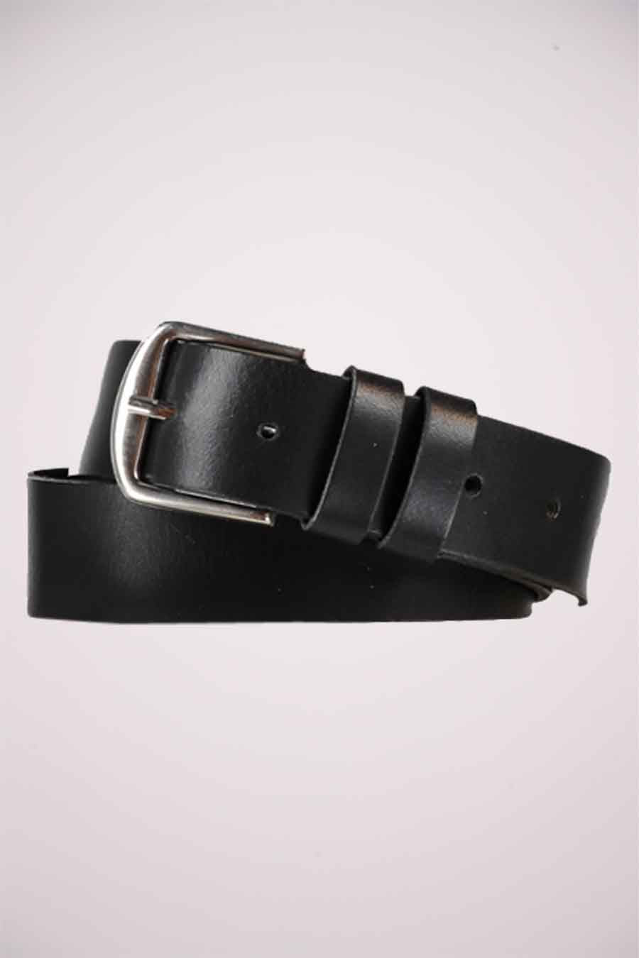 Ceinture noire en cuir de Petrol Industries, avec boucle argentée.