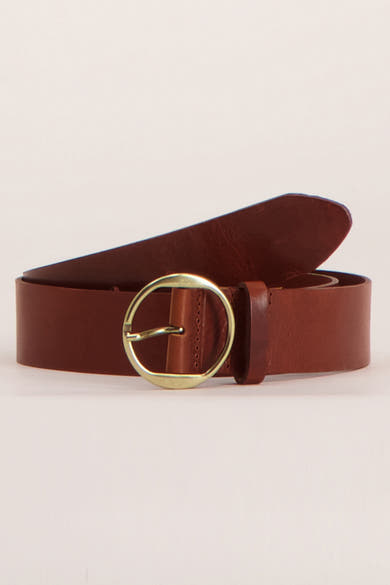Ceinture marron en cuir, de Legend, avec une boucle ronde dorée et des coutures apparentes.
