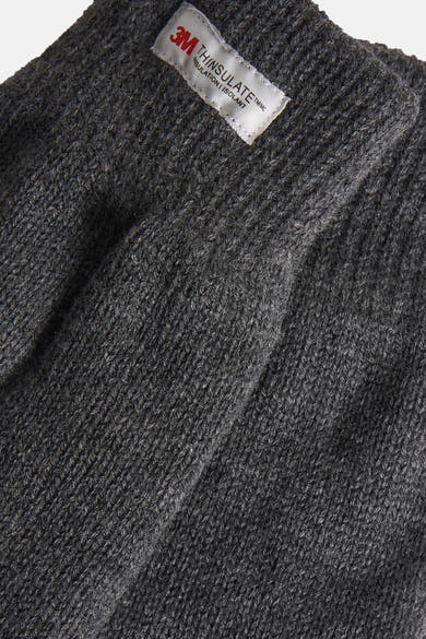 Gants gris en tricot Access® avec étiquette 3M Thinsulate, détail de la texture de la laine.