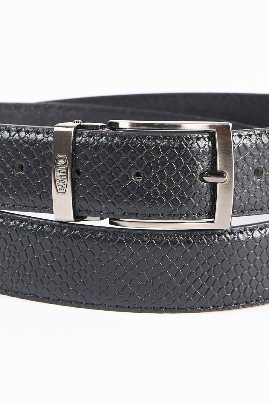 Gros plan sur une ceinture noire DELAHAYE à motif texturé, avec boucle rectangulaire argentée.
