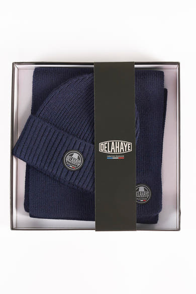 Bonnet bleu marine DELAHAYE en maille côtelée, présenté dans un coffret avec écusson DELAHAYE RACING