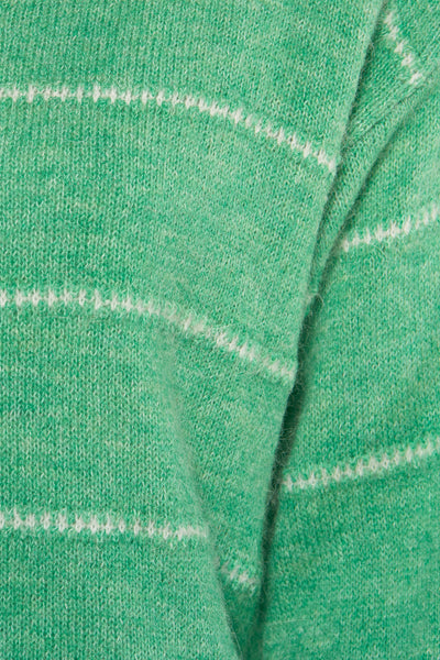 Groene V-hals trui van More & More, met witte horizontale strepen en gebreide textuur.
