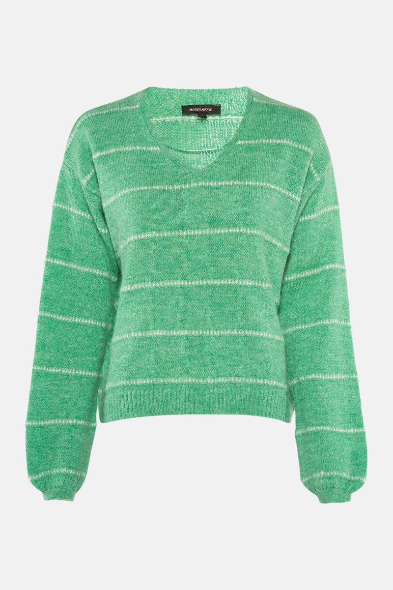 Groene V-hals trui van More & More met horizontale strepen en lange pofmouwen.