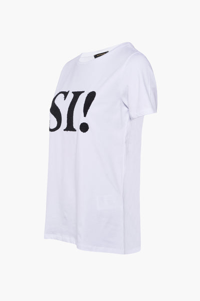 T-shirt blanc à manches courtes de MORE & MORE, avec inscription "SI!" en noir texturé sur le devant.