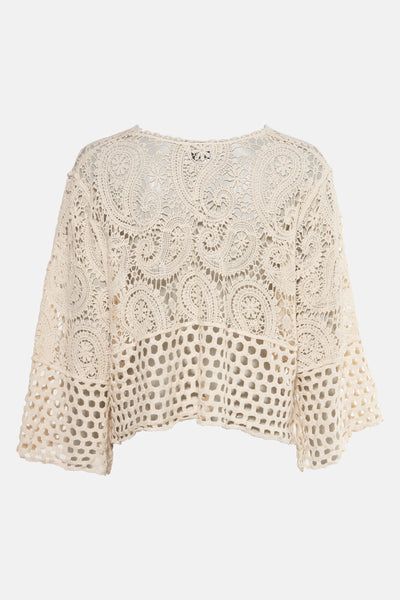 Beige gehaakte vest, van Terra di Siena, met ajourpatronen en wijde mouwen.