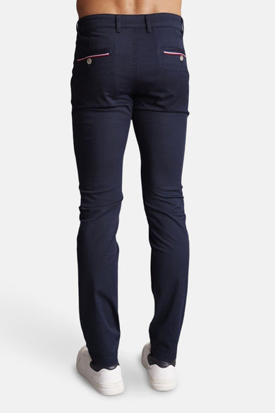 Blauwe broek van DELAHAYE met paspelzakken met gestreepte details, achterzijde.