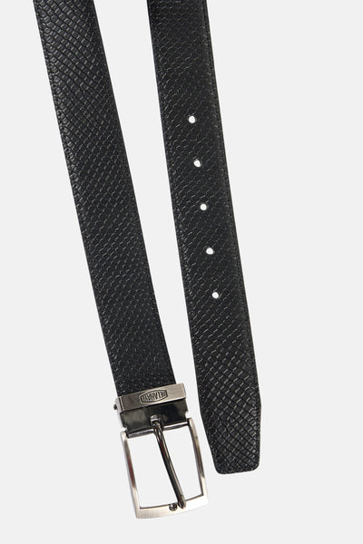 Ceinture noire en cuir façon peau de serpent de Delahaye avec boucle argentée.
