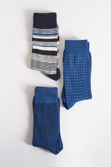 Blauwe sokken van DELAHAYE, met strepen-, stippen- en wafelpatronen.