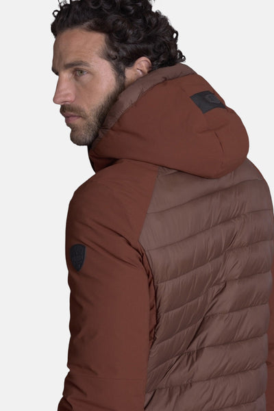 Bodywarmer marron de DELAHAYE avec capuche et motif matelassé visible de dos.