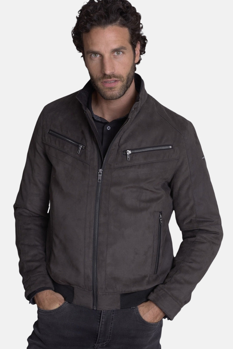 Veste courte brune de DELAHAYE avec fermeture éclair, poches zippées et style aviateur.