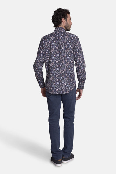 Chemise bleu à motifs floraux by DELAHAYE, vue de dos, portée avec un jean et des chaussures décontractées.
