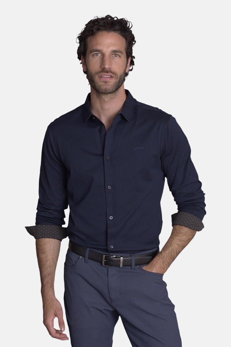 Chemise bleu nuit de DELAHAYE avec manches longues retroussées et coupe ajustée.