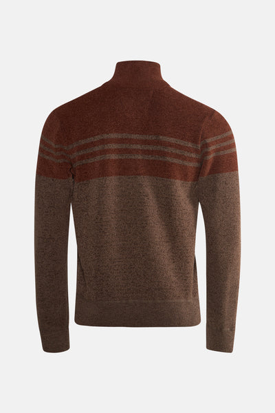 Pull brun par Delahaye, avec rayures horizontales sur le haut et texture chinée.