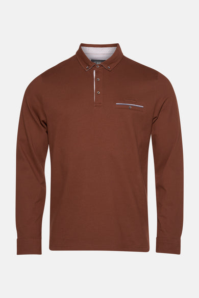 Polo marron à manches longues de DELAHAYE, avec poche poitrine ornée et col boutonné à motif.