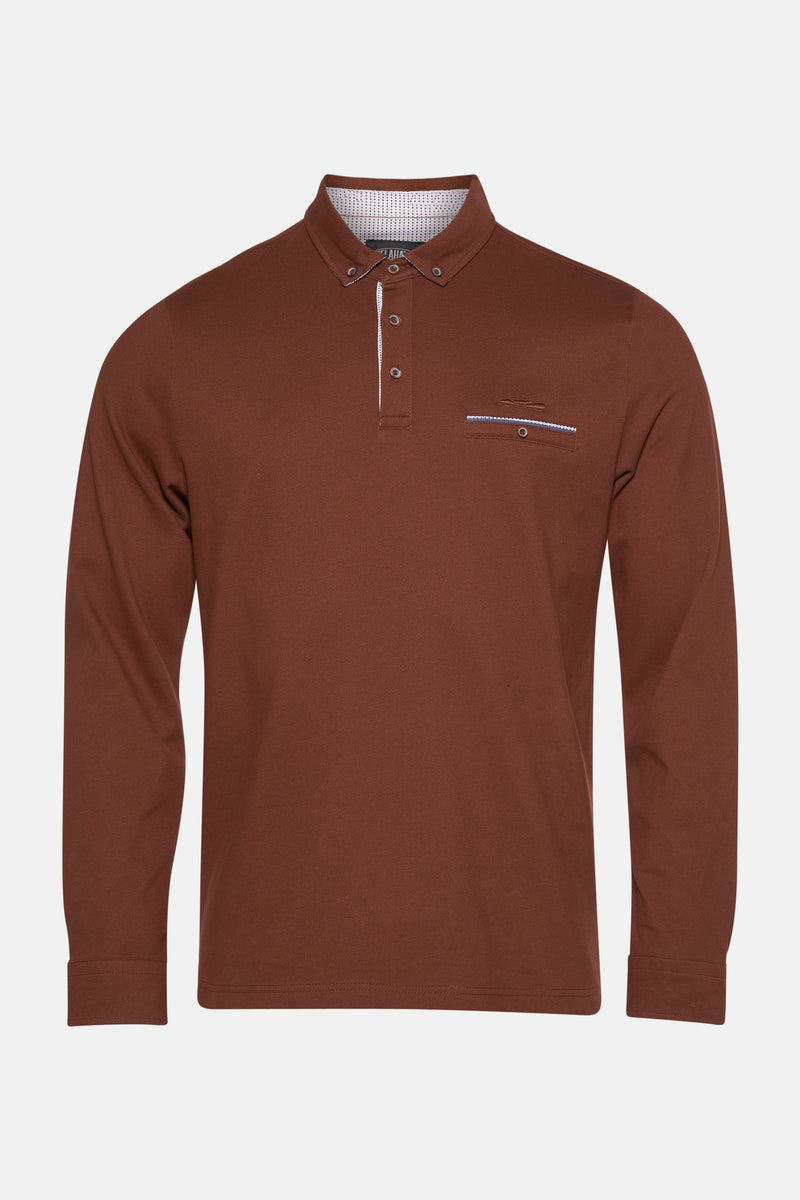 Polo marron à manches longues de DELAHAYE, avec poche poitrine ornée et col boutonné à motif.