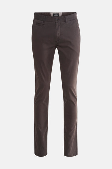 Bruine chino van DELAHAYE, katoenen broek met een nauwsluitende pasvorm.