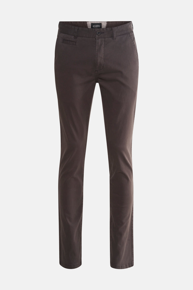 Bruine chino van DELAHAYE, katoenen broek met een nauwsluitende pasvorm.