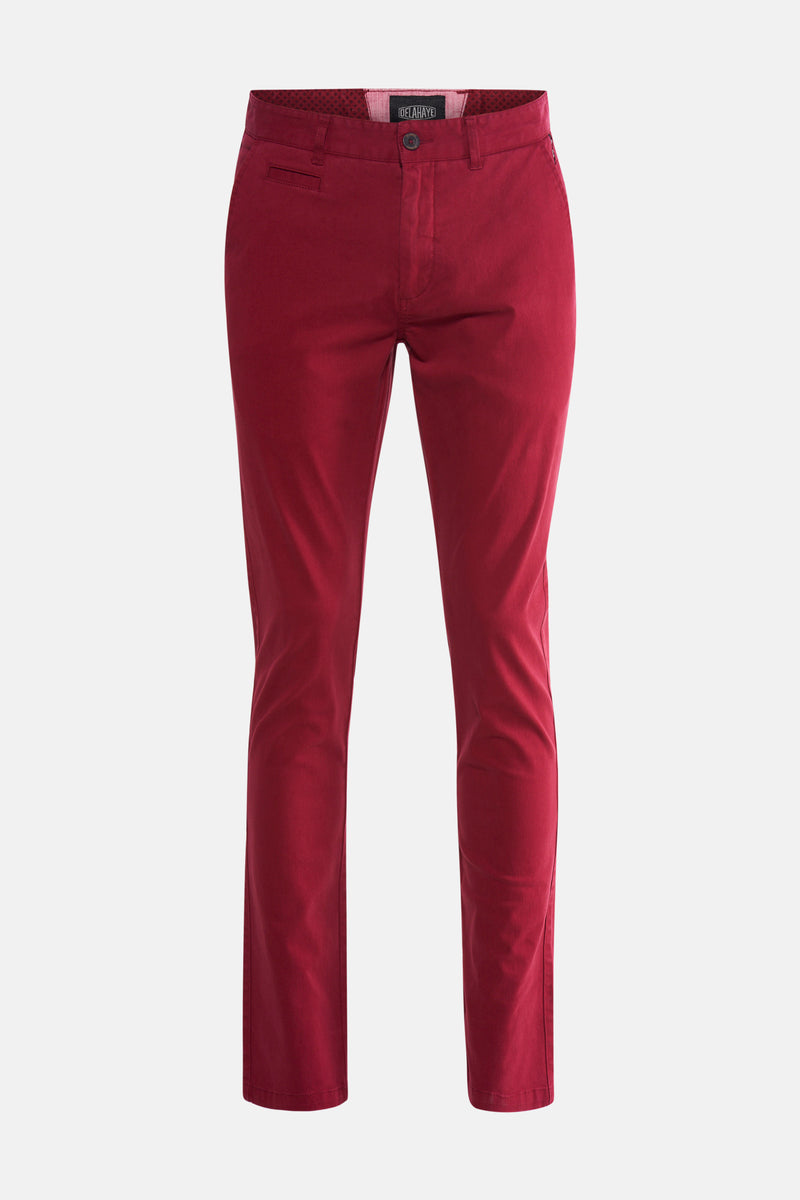 Chino rouge de DELAHAYE, pantalon en coton avec une coupe moderne et décontractée.