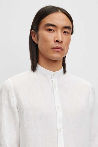 Chemise blanche à manches longues de BOSS ORANGE, avec fermeture boutonnée et col mao.