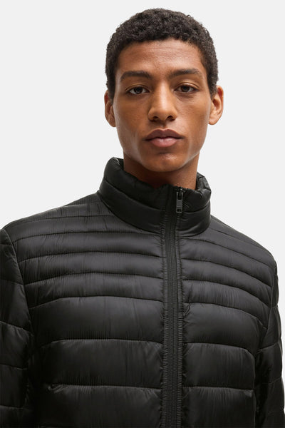 Veste courte grise de BOSS ORANGE avec fermeture éclair visible sur fond blanc.