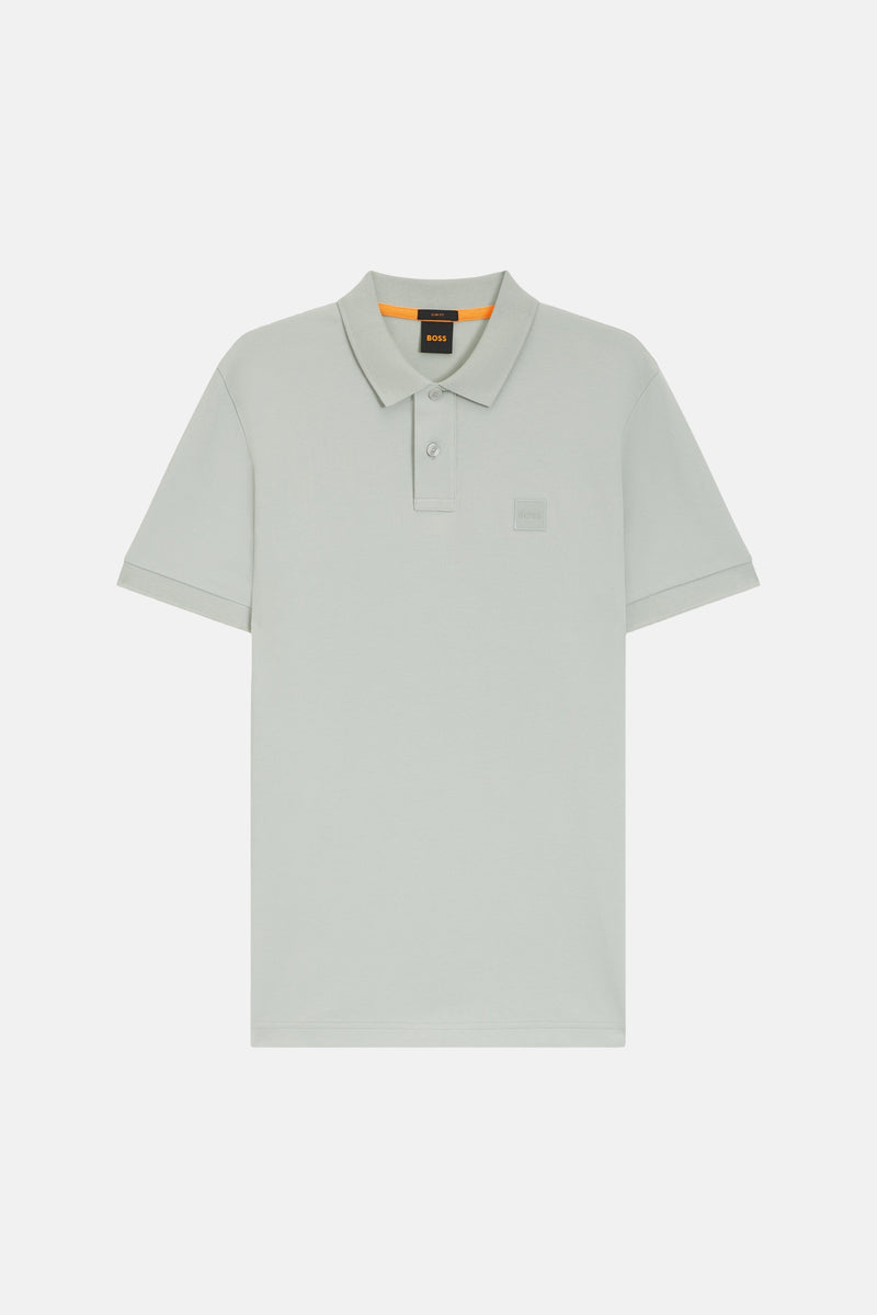 Grijze polo van BOSS ORANGE, met een klassieke kraag en een discreet logo op de borst.