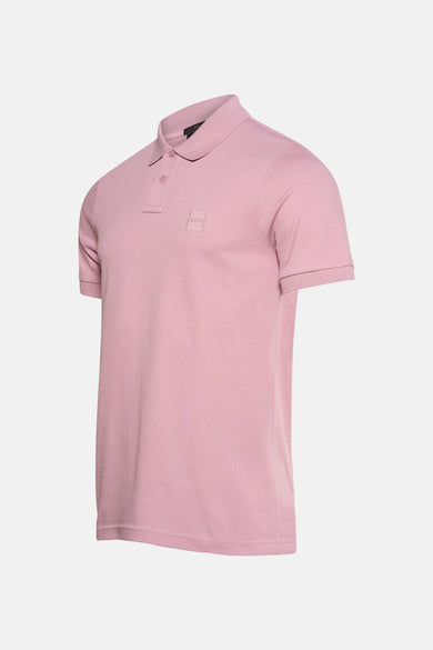 Roze poloshirt met korte mouwen van BOSS ORANGE, met toon-op-toon logo op de borst en een knoopsluiting met twee knopen.