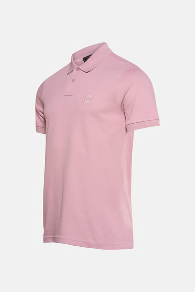 Roze poloshirt met korte mouwen van BOSS ORANGE, met toon-op-toon logo op de borst en een knoopsluiting met twee knopen.