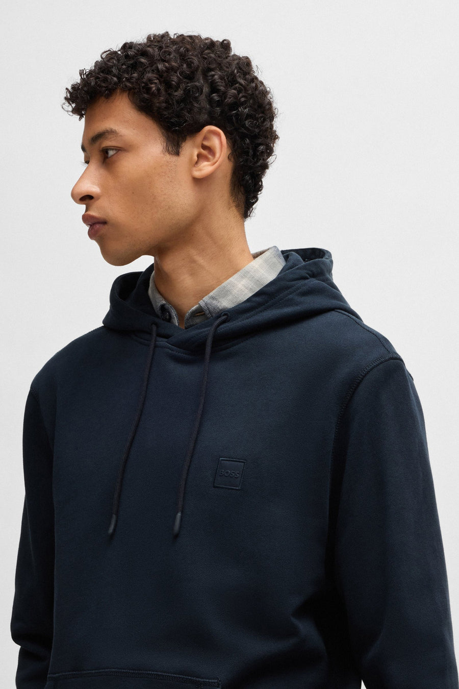 Marineblauwe hoodie van BOSS ORANGE, met trekkoord en ton-sur-ton logo.