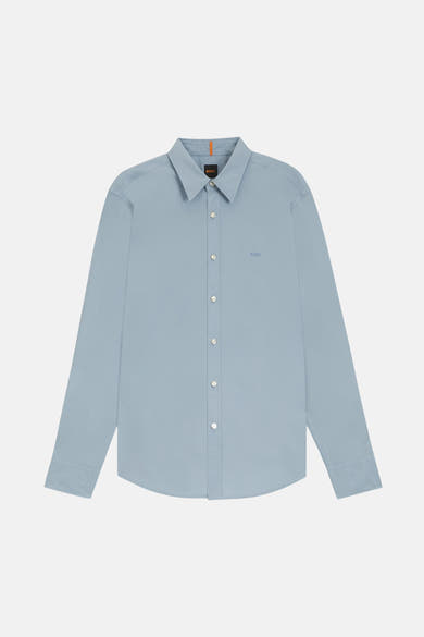 Chemise bleue à manches longues de BOSS Orange, avec des boutons blancs et logo brodé.

