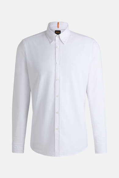 Chemise blanche à manches longues de BOSS ORANGE, avec une étiquette à logo sur le col.