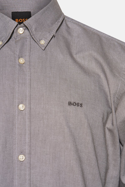 Chemise grise à manches longues de BOSS ORANGE, avec boutons nacrés et logo discret brodé.
