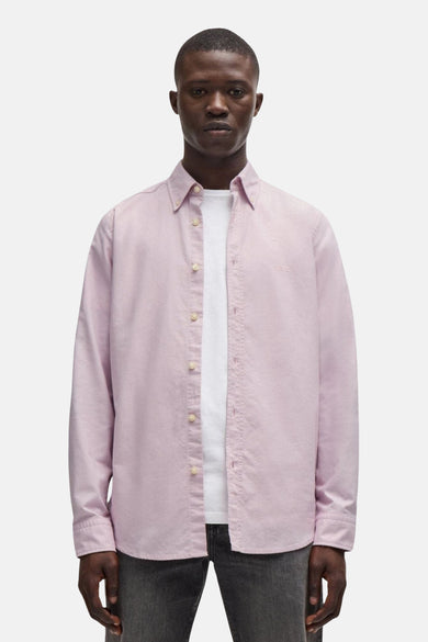 Roze overhemd met lange mouwen van BOSS ORANGE, met een button-down kraag en discreet geborduurd logo.