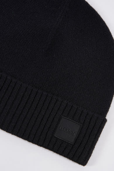 Bonnet bleu foncé par BOSS ORANGE avec un motif tricoté côtelé et un patch logo carré ton sur ton.