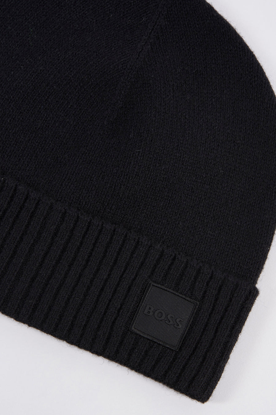 Bonnet bleu foncé par BOSS ORANGE avec un motif tricoté côtelé et un patch logo carré ton sur ton.