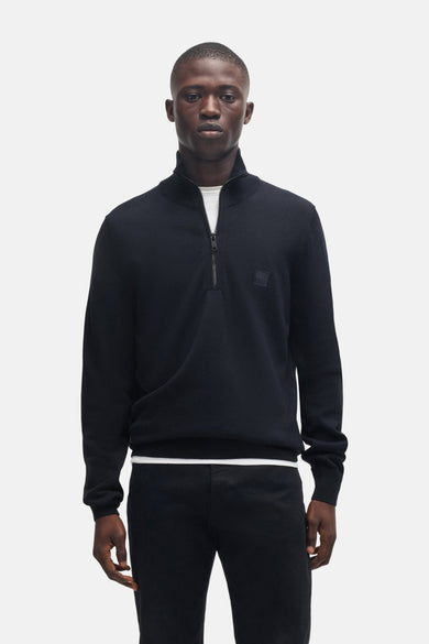 Blauwe coltrui van BOSS ORANGE met korte ritssluiting en discreet logo op de borst.