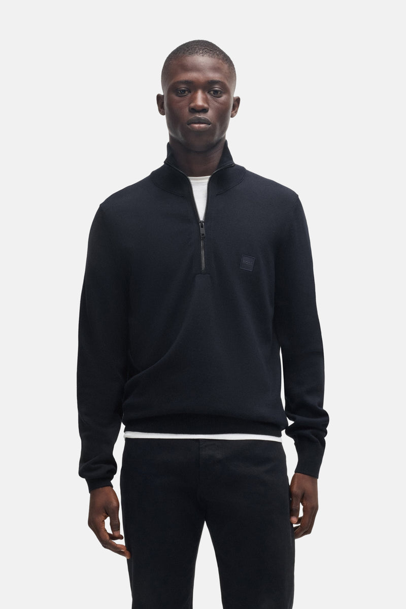 Blauwe coltrui van BOSS ORANGE met korte ritssluiting en discreet logo op de borst.