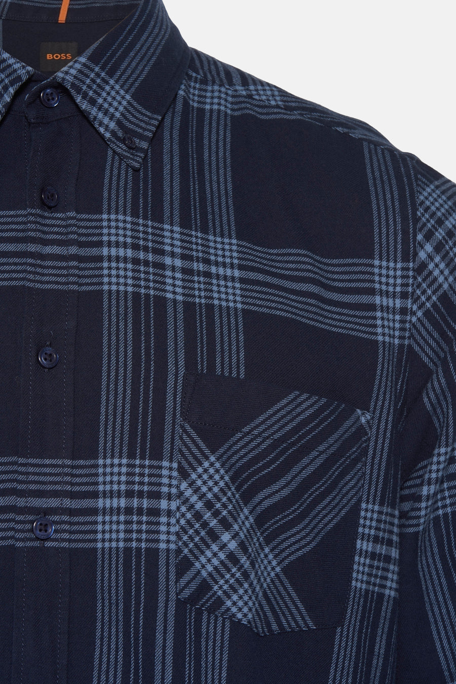 Chemise bleue à carreaux à manches longues par BOSS ORANGE, avec poche de poitrine et col boutonné.
