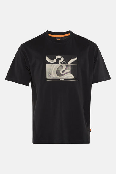 Zwart korte mouw T-shirt van BOSS, met een slangmotief op de voorzijde.
