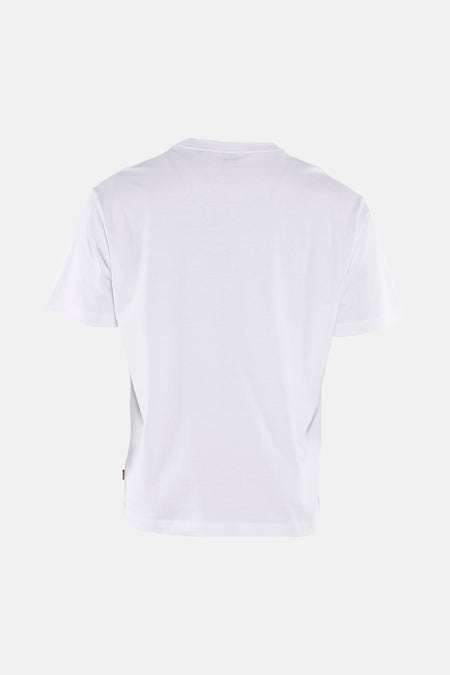T-shirt blanc à manches courtes de BOSS ORANGE, uni, avec une petite étiquette rouge sur le côté.

