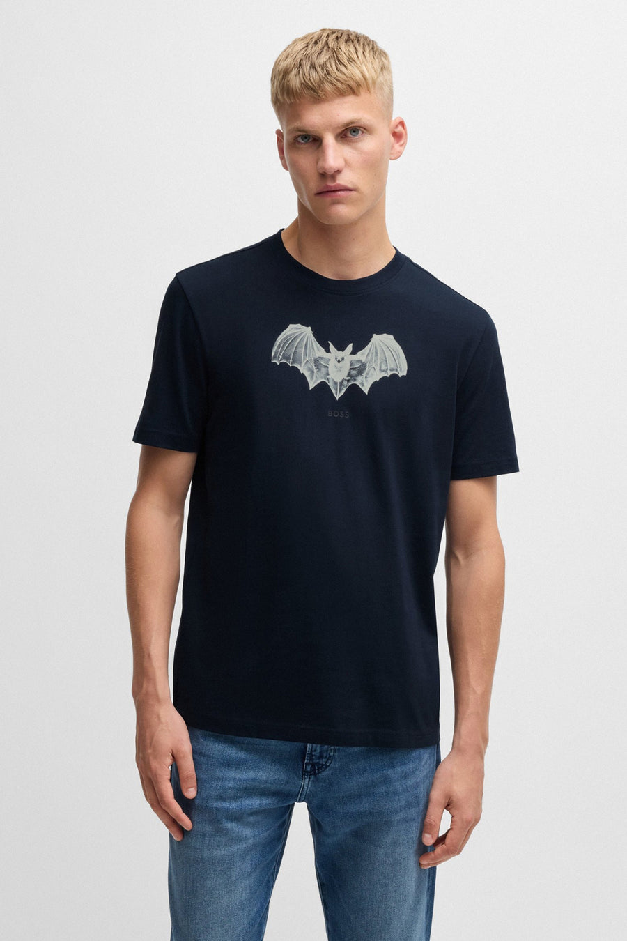 Blauw T-shirt met korte mouwen van BOSS ORANGE, met een witte vleermuisprint op de voorkant.