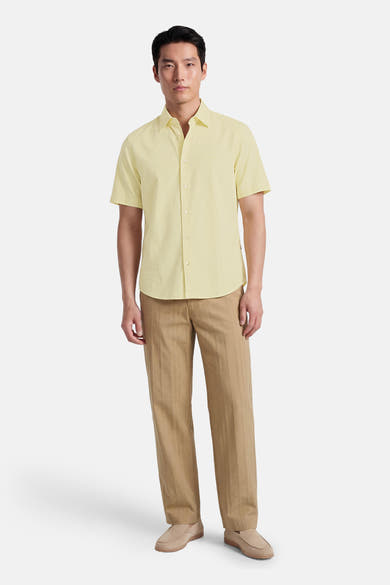 Chemise à manches courtes verte par BOSS ORANGE, avec des boutons et un col classique.