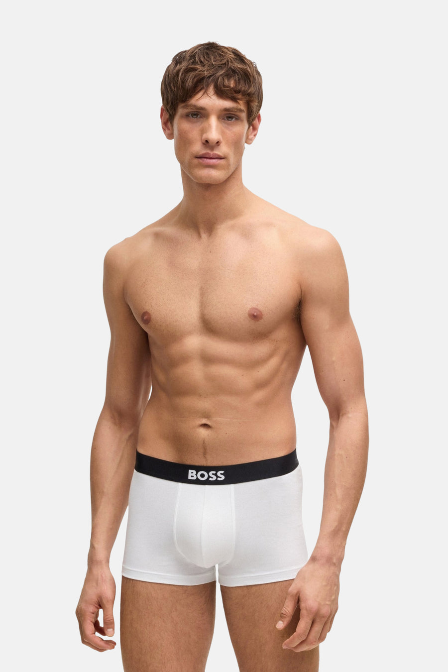 Boxer blanc de BOSS ORANGE, porté par un mannequin torse nu sur fond blanc.