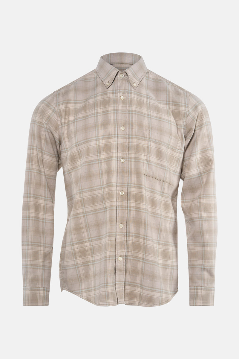 Chemise à manches longues grise BOSS ORANGE à carreaux discrets, avec poche poitrine et boutons blancs.
