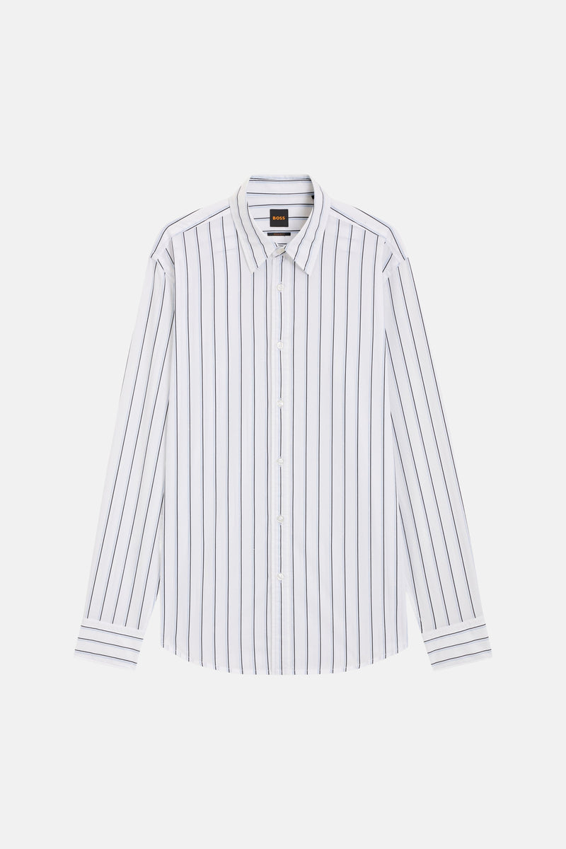 Chemise à manches longues blanche à rayures, de BOSS ORANGE, avec une coupe classique et des boutons blancs.
