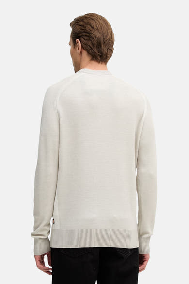Pull col rond gris de BOSS ORANGE, avec une texture en maille fine et une coupe classique, vu de dos.