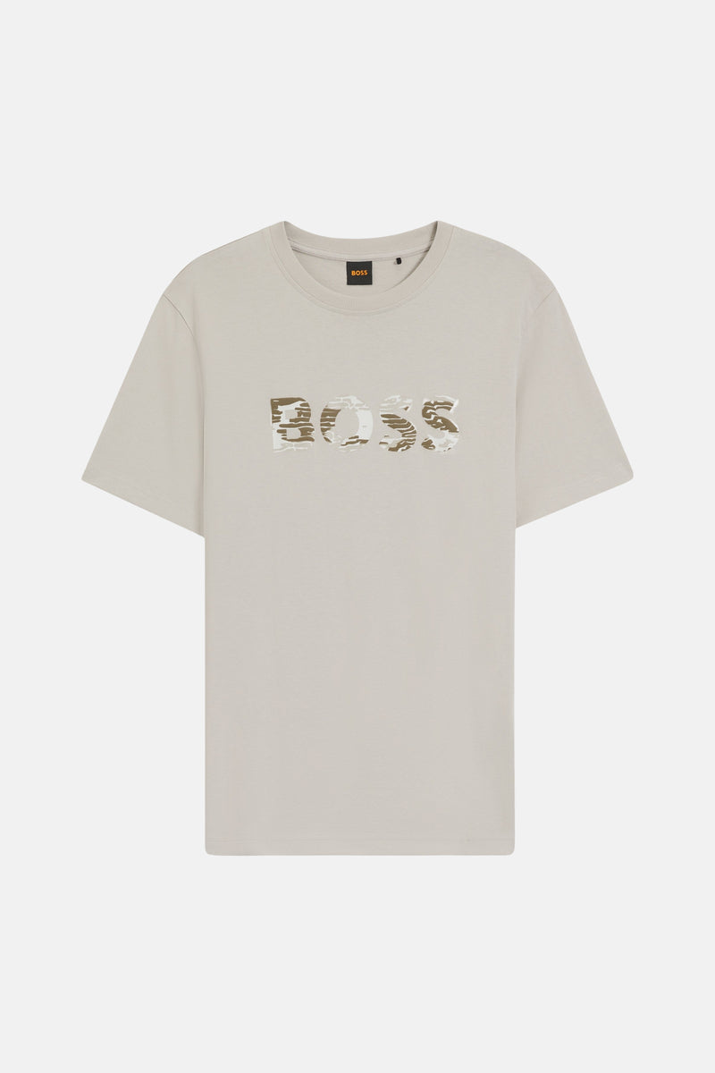 Grijze T-shirt met korte mouwen van BOSS ORANGE met camouflageprint op de belettering.