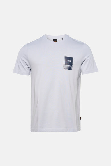Grijze T-shirt met korte mouwen van BOSS ORANGE, met een decoratief vierkant patroon op de borst, gedragen met een casual blauwe jeans.